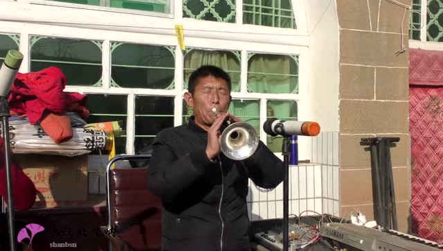 高称平子洲董家湾唢呐《梦中的兰花花》