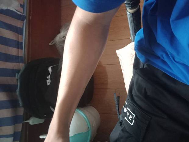 男生天生骨架小手腕才14厘米,一直在努力锻炼,但效果甚微