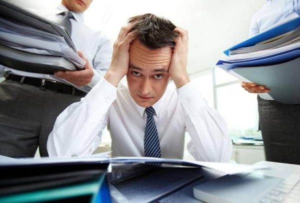 工作遇到瓶颈但是迫于目前生活窘境,不敢辞职,该怎么度过瓶颈期?