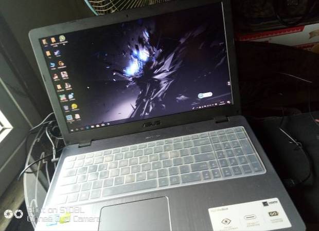 请问这是华硕顽石五代吗?