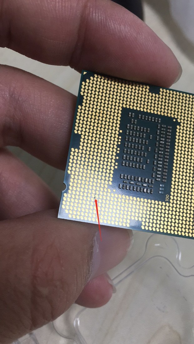 cpu 基板上有几处小裂痕