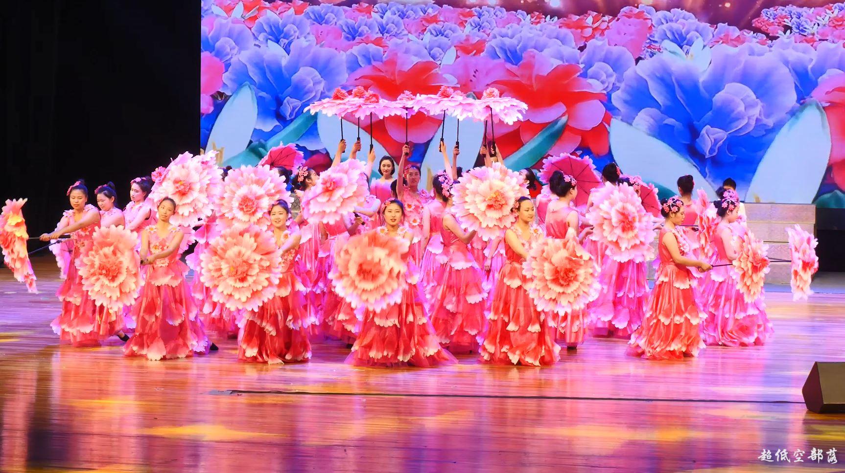 大气开场舞蹈《花开中国》有气势!哈尔滨市第一职业学校