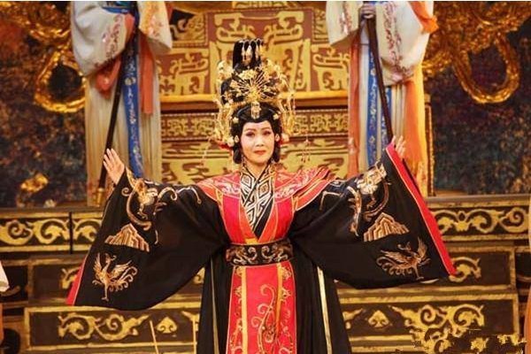 上官婉儿是武则天身边的一名女官,武则天曾经杀她九族,为何却留下了她