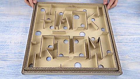 考验平衡力的时候到了,牛人用纸板制作弹珠陷阱迷宫,有点难度哦