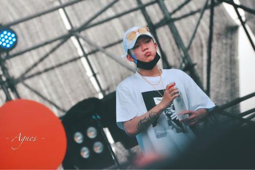 pgone微博名 就是8acemak1r什么意思?