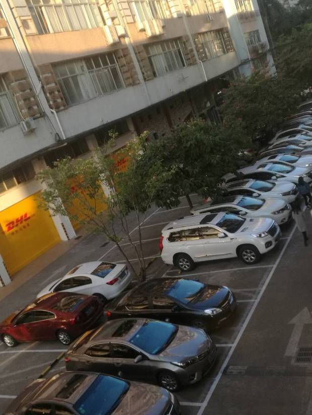 这样的停车场倒车入库怎么看点,我是新手,老是