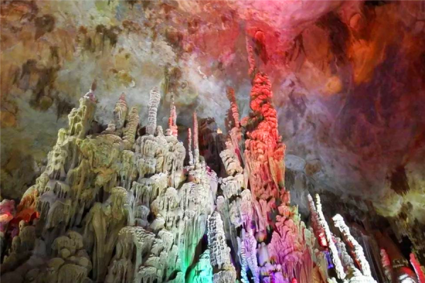 重庆最恐怖"鬼洞",尸骨遍地,这里隐藏了怎样的秘密?