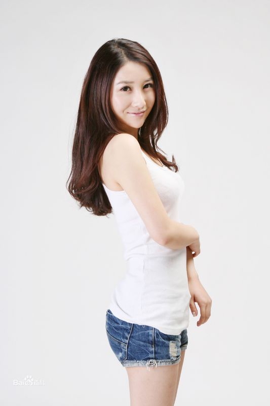 爱笑会议室里面有个演员叫做古筝吧