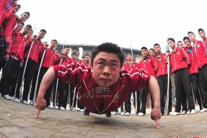 塔沟武校走一走,十八般武艺学到手