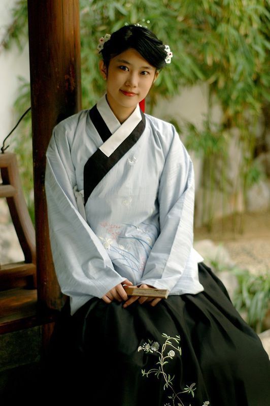 汉服唐服伪唐装有什么区别