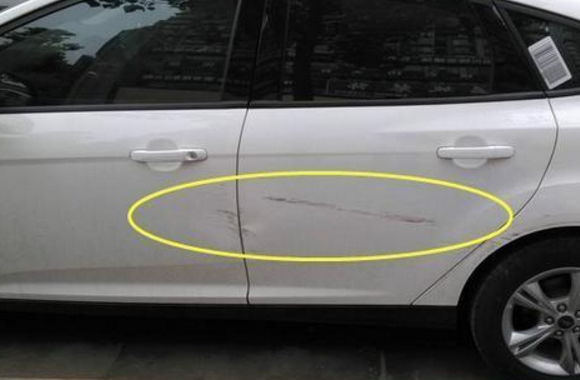 避免因为铁皮长时间裸露在外面,导致表面腐蚀影响汽车使用寿命.