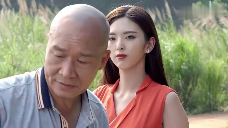 刀锋:女毒枭威胁未来公公,没想到公公是警察,反手就铐住她!