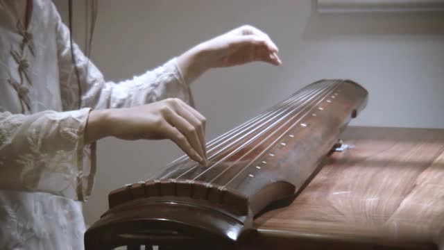 古琴《探清水河》秋雨下连绵,霜降清水河