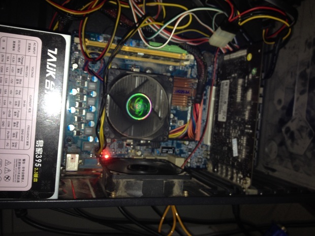 为什么我的电脑强制关机后再开机屏幕没反应看