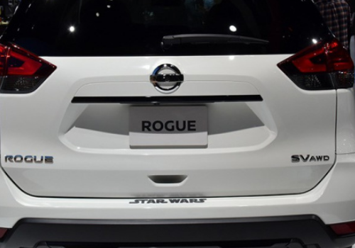 三,车尾标志不同 1,进口奇骏:标注rogue svawd字样.