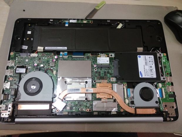 华硕v505l的固态硬盘接口在哪?是msata的接口么?