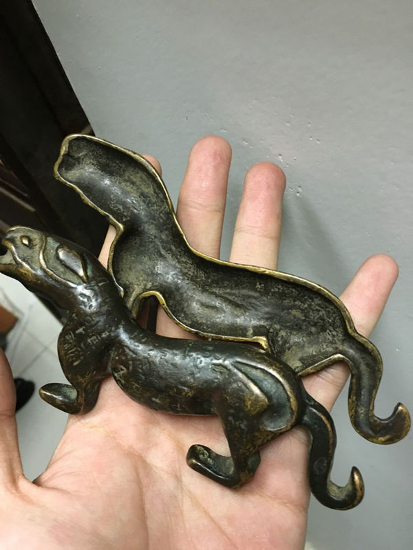 请各位帮忙看看,这虎符是现代仿品还是真的呢?谢谢各位啦