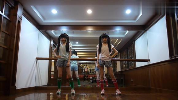 台湾双胞胎姐妹花翻跳热舞n girls《女神啾啾啾》,太可爱了
