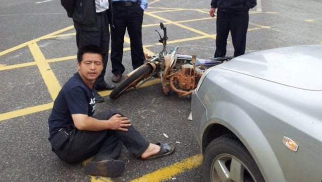 女 司机撞死碰瓷者,车主要赔钱吗?老 司机说出真相,你别不相信!