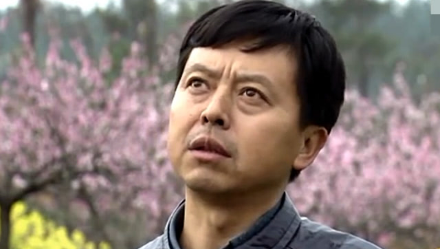 致富经:农村小伙 养蜂"奇招"一年纯利润近300万,这样赚钱太神奇