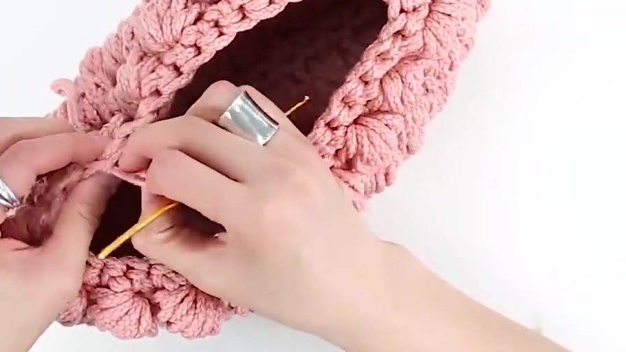 毛线 b>包包 /b>的 b>钩法视频 /b>,钩针枣子花样女士手提包,非常的