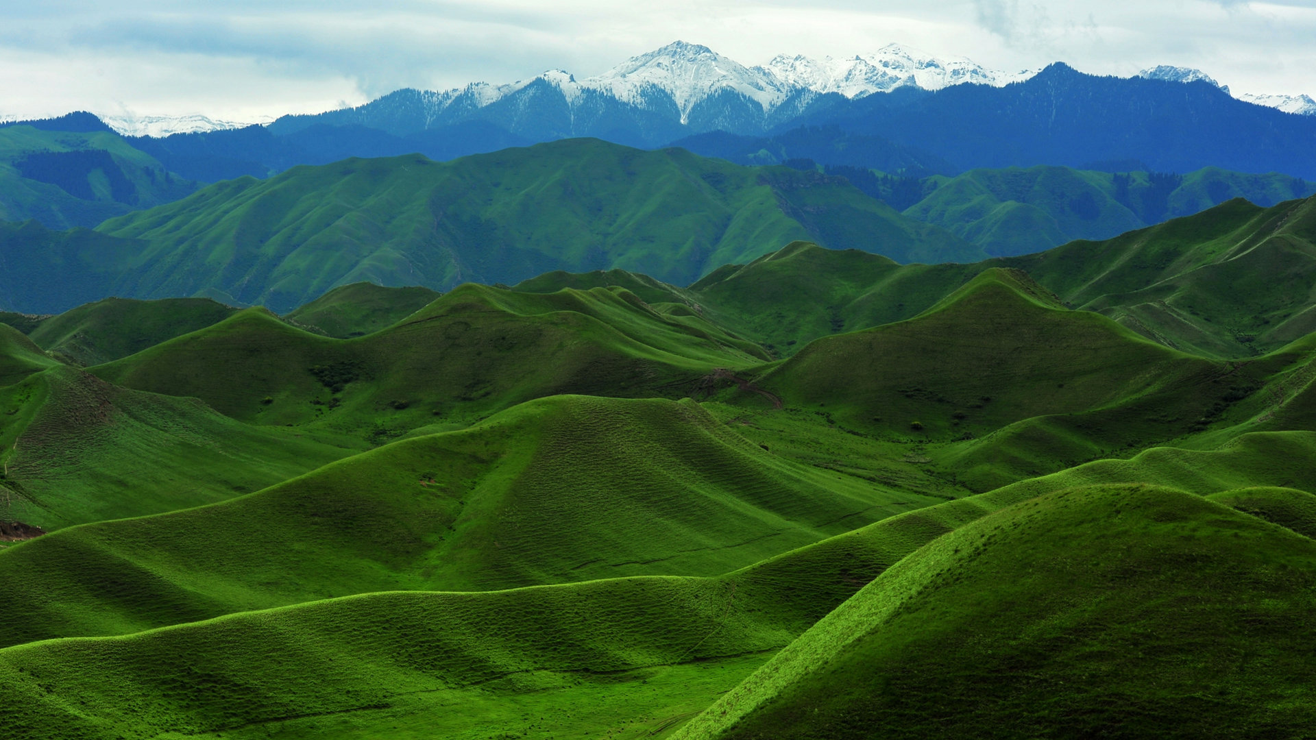 新疆天山山脉风景壁纸[图3]