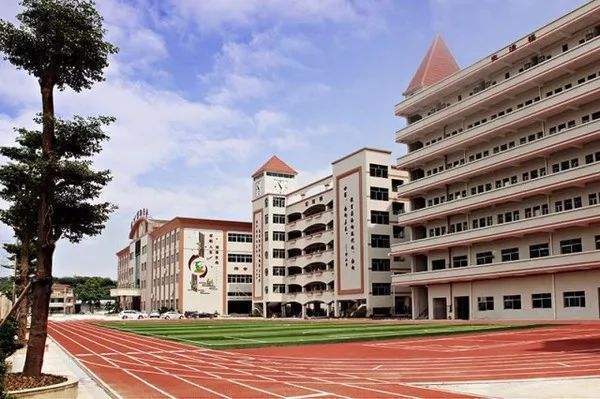 桥头镇光辉学校收费