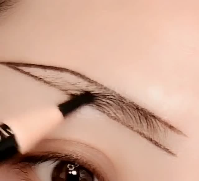 慢动作画 b>一字眉教程 /b>,美女姐姐画的真是太仔细了,你学会了吗?