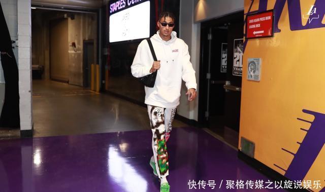 詹姆斯湖人出场介绍