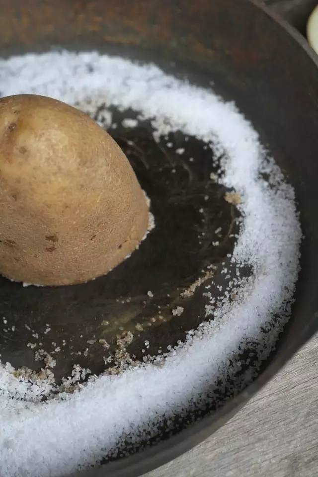 牙膏上加它无需洗牙 1个月后神奇的一幕发生了!