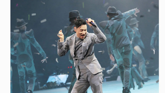 张学友翻唱的最"骚气"的一首歌,现场舞步不输舞王,真带感!