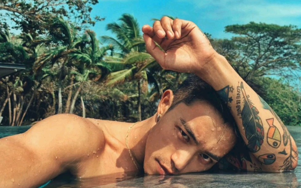 【帅哥肌肉】5个小哥哥来了!半遮半掩露着肌肉的帅气男生,最性感!