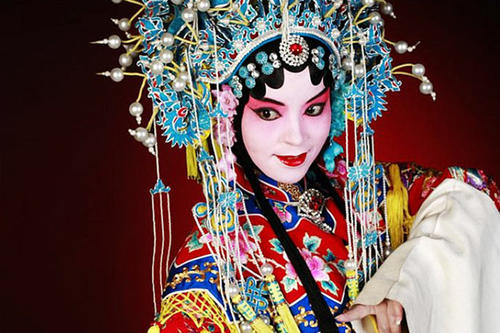网络 京剧曾称平剧,中国五大戏曲剧种之一.被视为中国国粹.