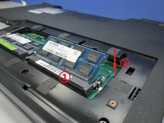 华硕笔记本v505l怎么装内存条?