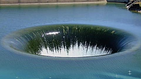 地球被钻出无底洞! 地球上是否真的存在无底洞?