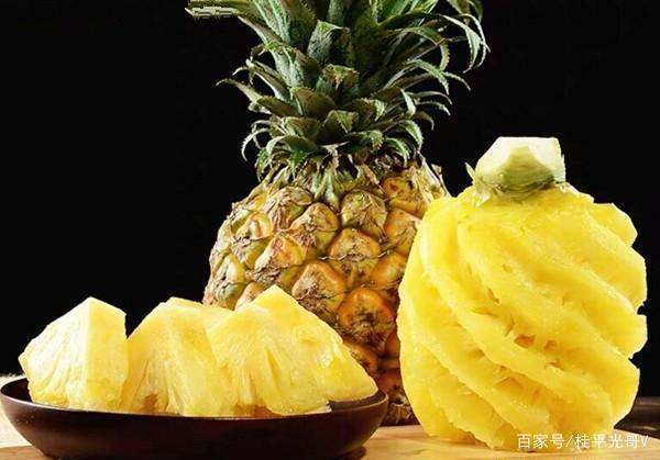 菠萝不仅味道香甜可口,而且营养价值高.适当吃菠萝对人体有益.