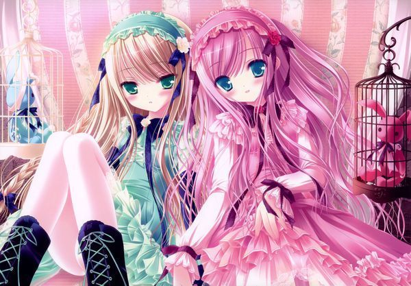 求一张壁纸 动漫的 是两个女孩 一个长发一个短发 长发的穿粉色的衣服