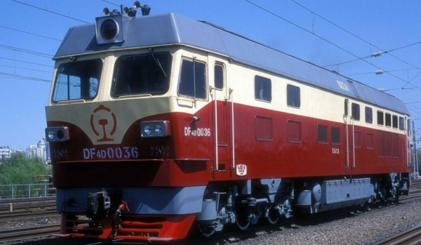 一,牵引电动机型号不同 1,东风4dk型内燃机车:牵引电动机型号为zd106.