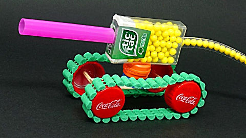 外国达人纯手工制作桌上足球,玩得好开心,网友:还有啥你不会做?