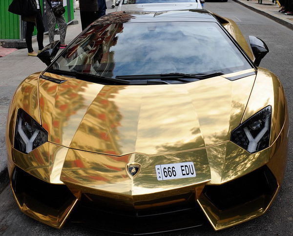黄金版兰博基尼跑车真的是用纯黄金做成的吗
