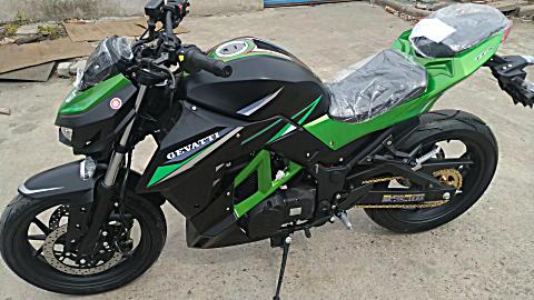 大蟒蛇摩托车跑车双缸250风冷 静态视频