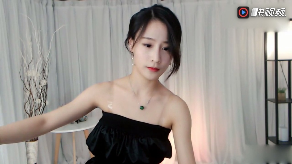 性感御姐激情扇子舞 撩人身姿欲仙欲死 实力主播雨宝诱人舞蹈