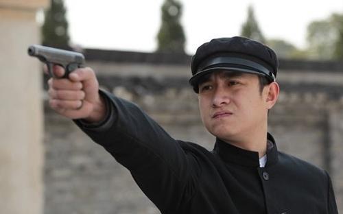 《雪豹》电视剧中周文是怎么躲过死刑的?