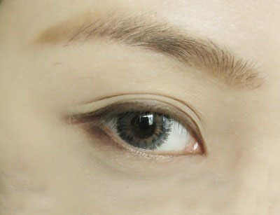 黑色眼线和棕色眼线有什么区别?