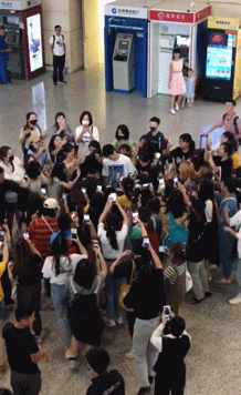 赖冠霖被粉丝撞事件