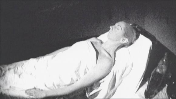  b>贝隆夫人 /b>的疯狂热爱者:偷偷带走她的遗体,并.