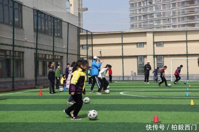 女生足球学校