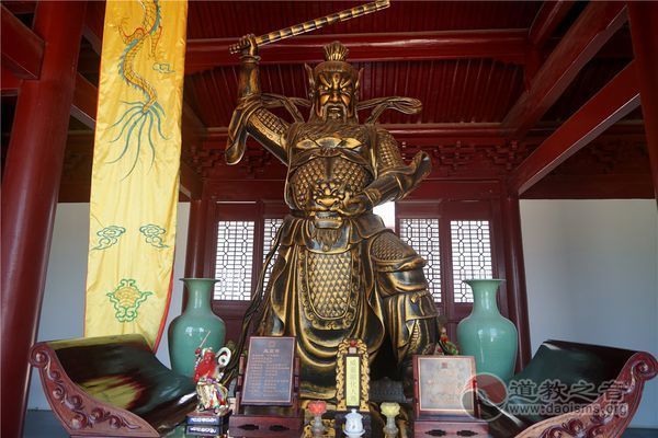 道教手持降魔锏的是谁