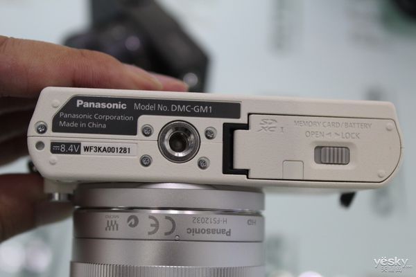 谁能给我几个最小微单的名字 能兜兜里的 不用