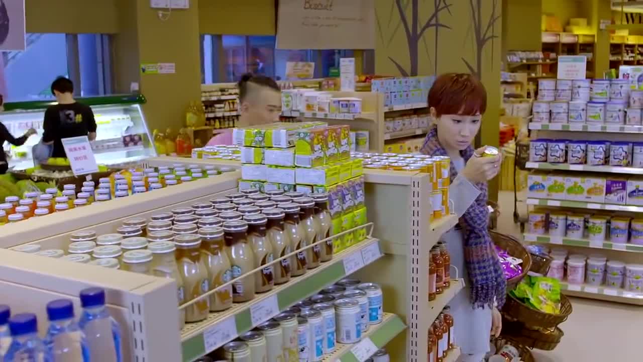 美女逛超市完全不看价格,购物车都装不下,老公看一眼钱包凉了-电视剧